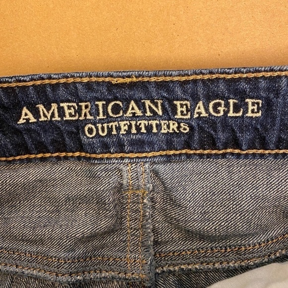 American Eagle Tomgirl Bermuda Distressed Cut Offs Denim Shorts Sz 2 - Picture 4 of 6